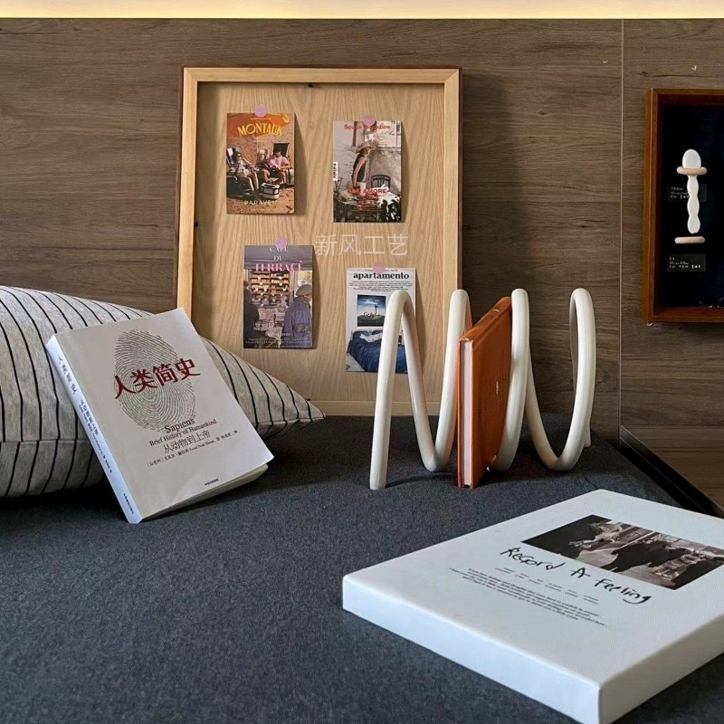 ชั้นวางนิตยสารโลหะสไตล์มินิมอล - Home Decor Magazine บทวิจารณ์และราคา
